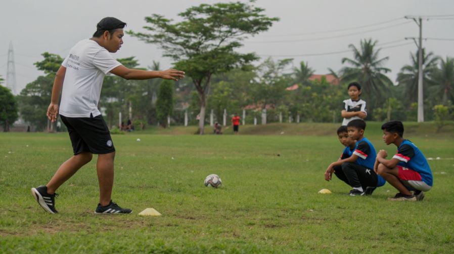 8 Teknik Dasar Olahraga yang Wajib Dikuasai Pemula untuk Performa Optimal 5 Teknik Dasar dalam Sepak Bola
