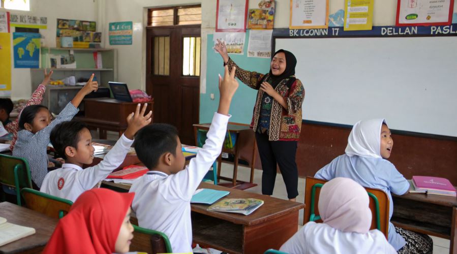 menerapkan teknik mengajar interaktif